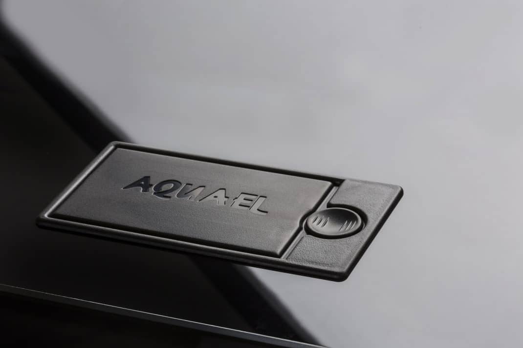 Aquael Glossy 100 Black Package